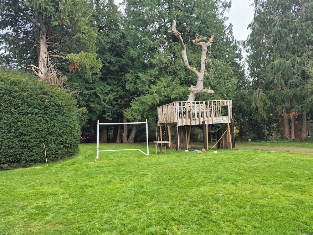 Hawick - House - Sleeps 9 - Hot Tub