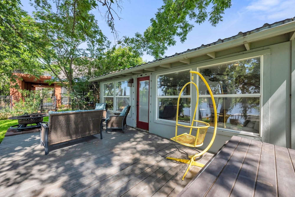 River Oaks Place