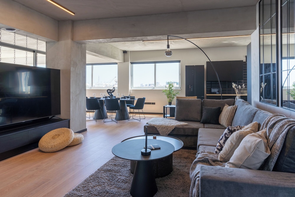The Penthouse - 3BR Seaview in Larnaca