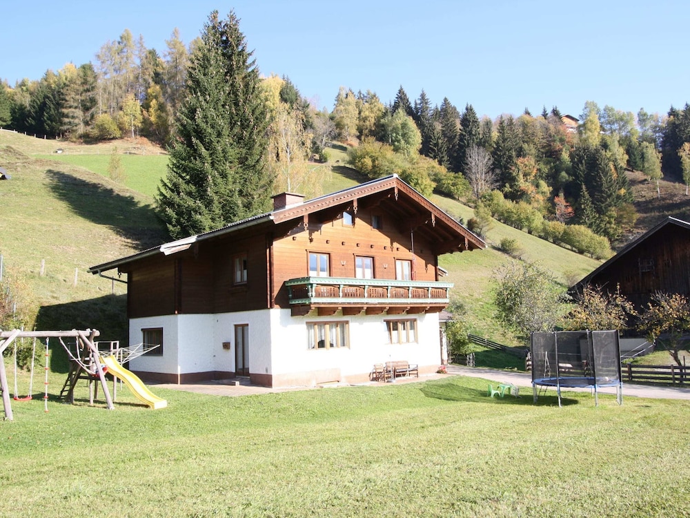 Chalet in Wagrain Near Ski Lift view 3