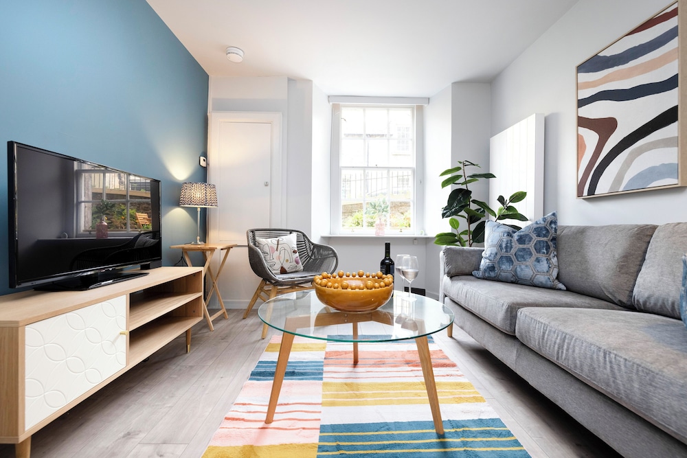 Stylish 1-bed flat in New Town