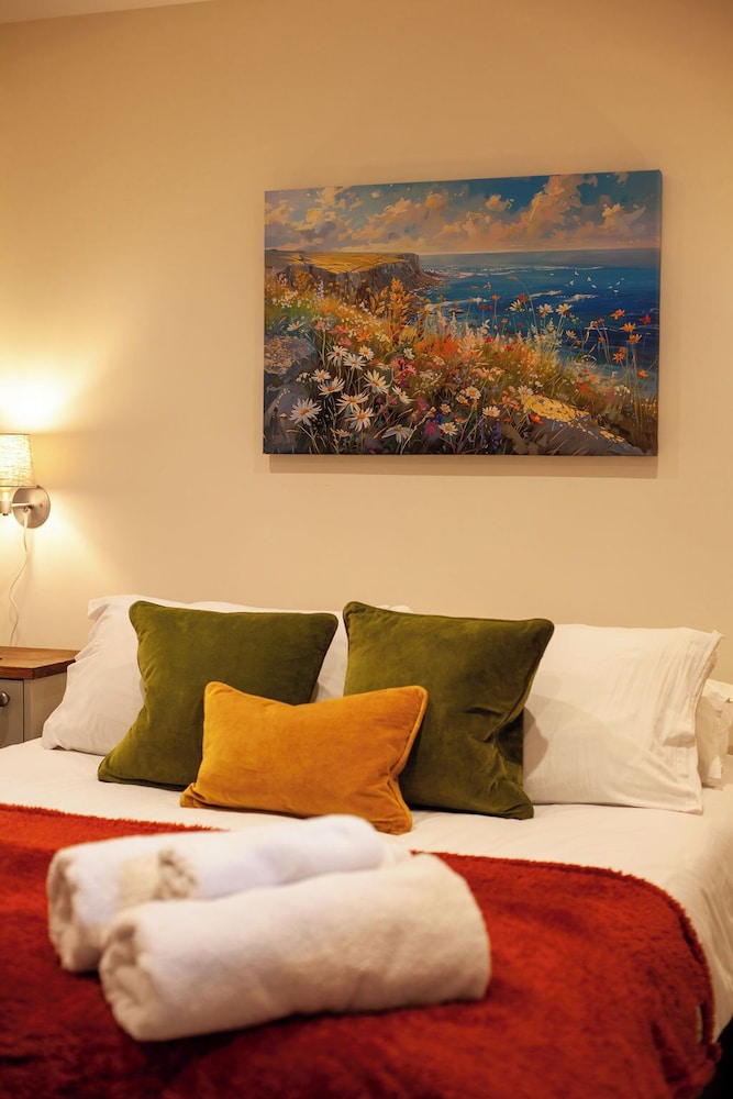 Hayne Barn Estate - Private Estate : 6 Eco Lodges - 1 Studio