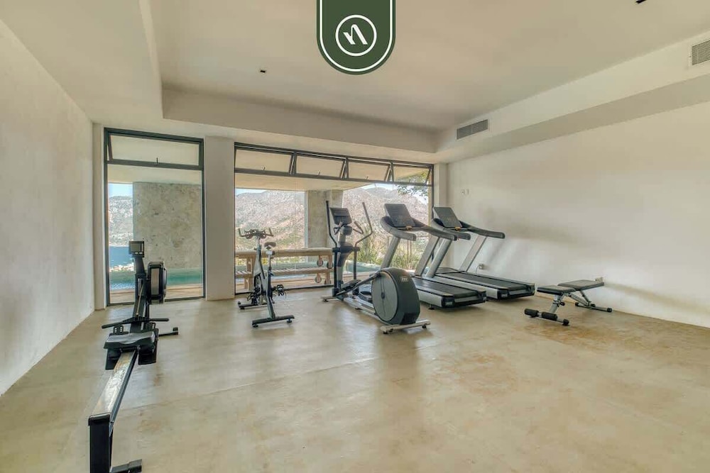 Luxury 4 BR Condo - Amazing Bay View - Pool