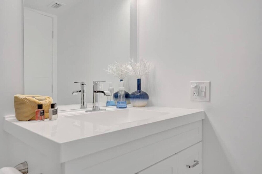 Boutique Luxury 2Br 2Ba Beach Intercostal View