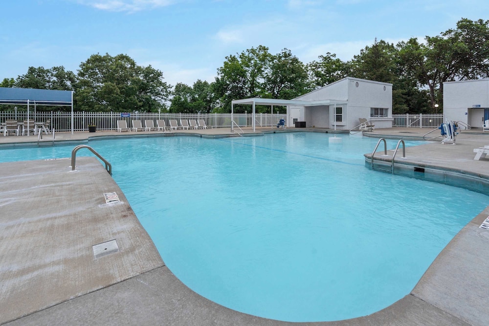 Ozark Mountain Oasis For 7!