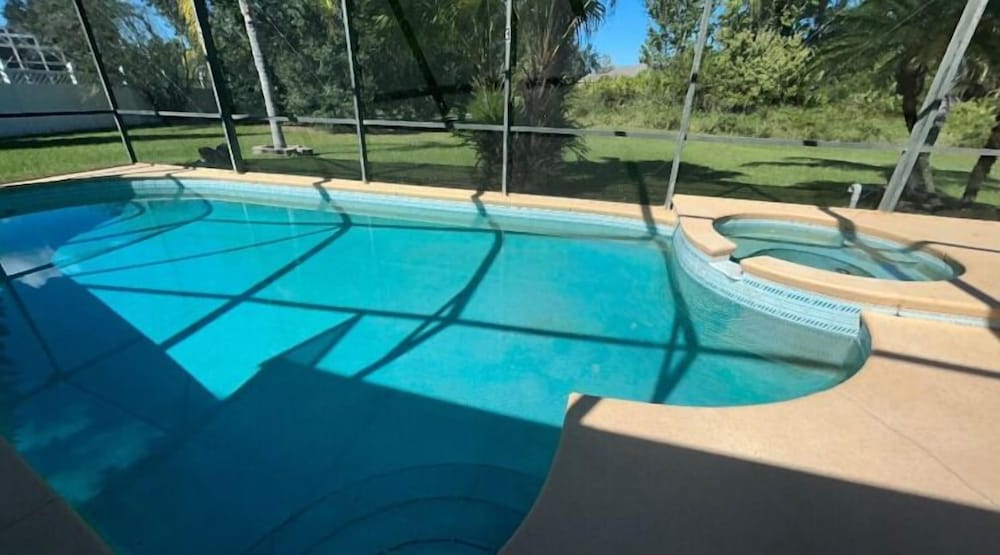 South Facing W/ Private Pool & Spa