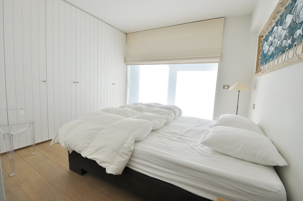 Apartment in Duinbergen by the Seafront