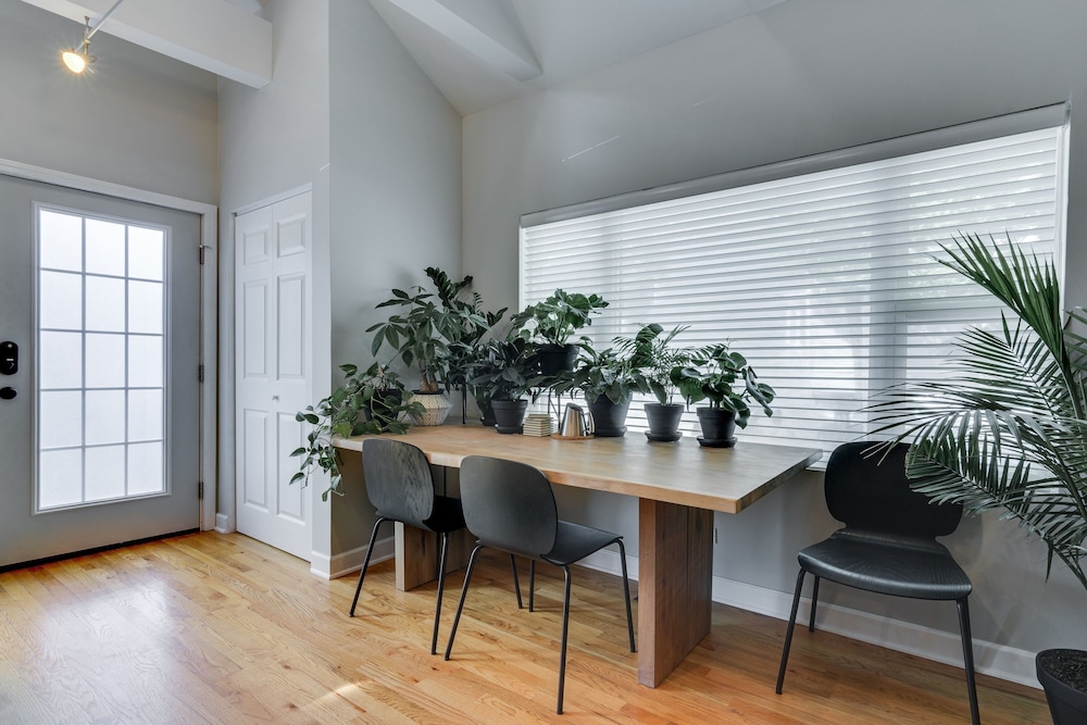 Division St Designer Home in Heart of Wicker Park by AllSet Turnover photo 5