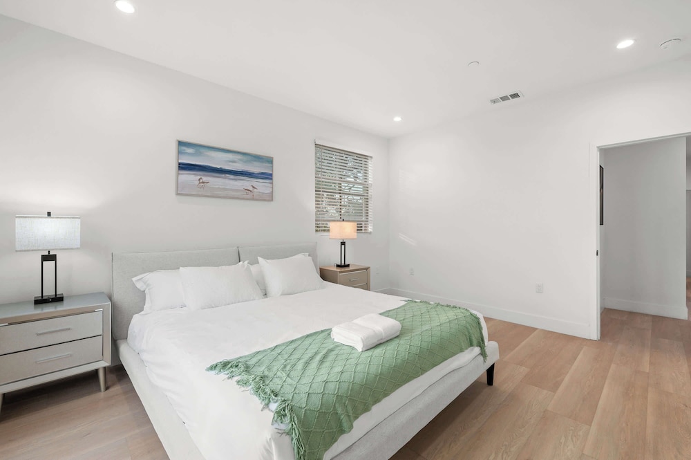 Not Affected by the Fire/modern 5BR Home With Parking, Near LA Attractions #4