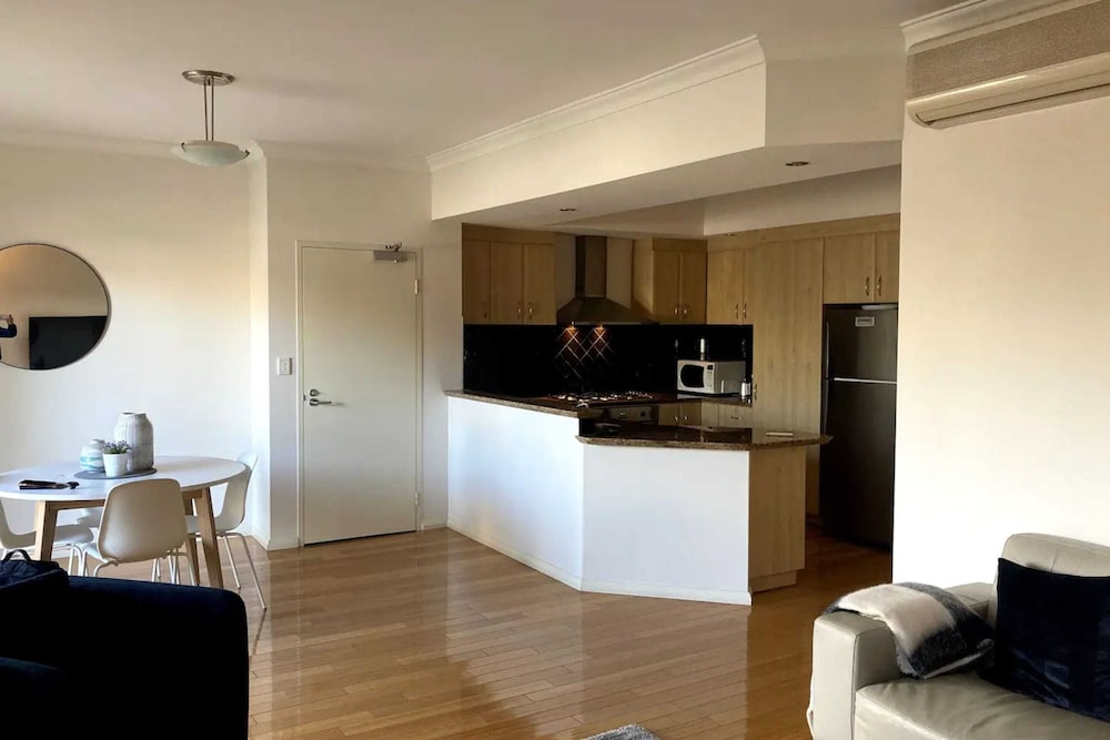 Modern 2 Bedroom Apartment in Perth view 4
