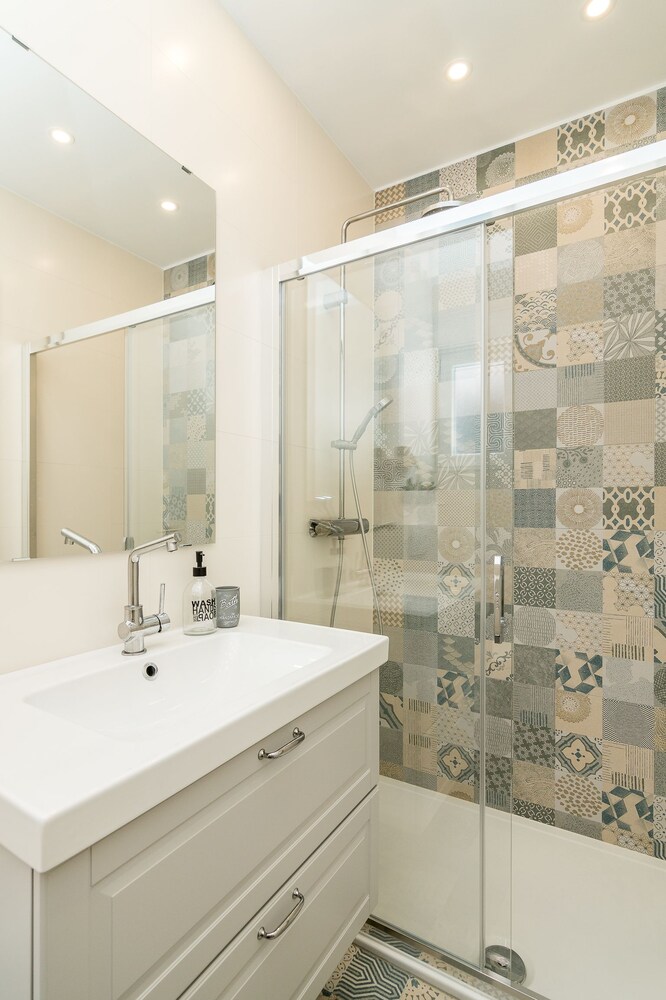4 Elements Old Town Views Rooms en Trogir — bathroom