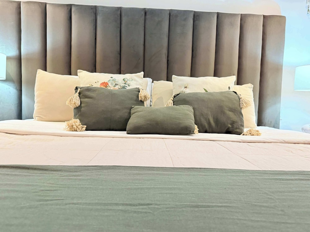 Bolongo: Your Exclusive Oceanfront Escape