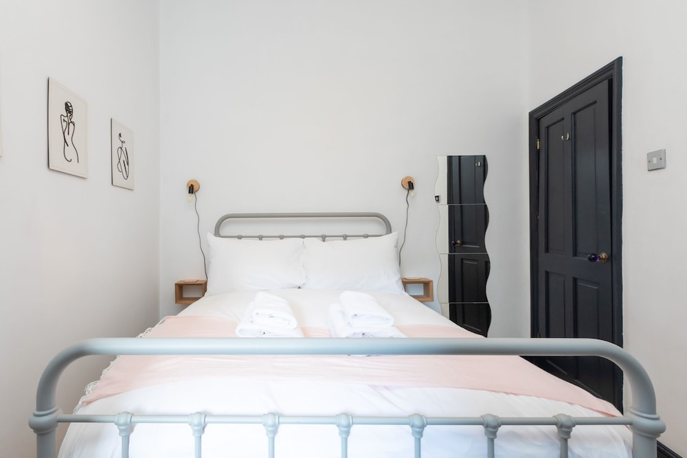 Serene and Spacious 1 Bedroom Garden Flat in Clapton