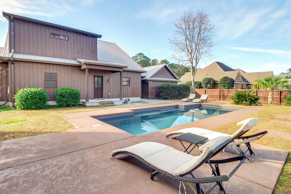 Private Pool & Game Room: Home Near Savannah