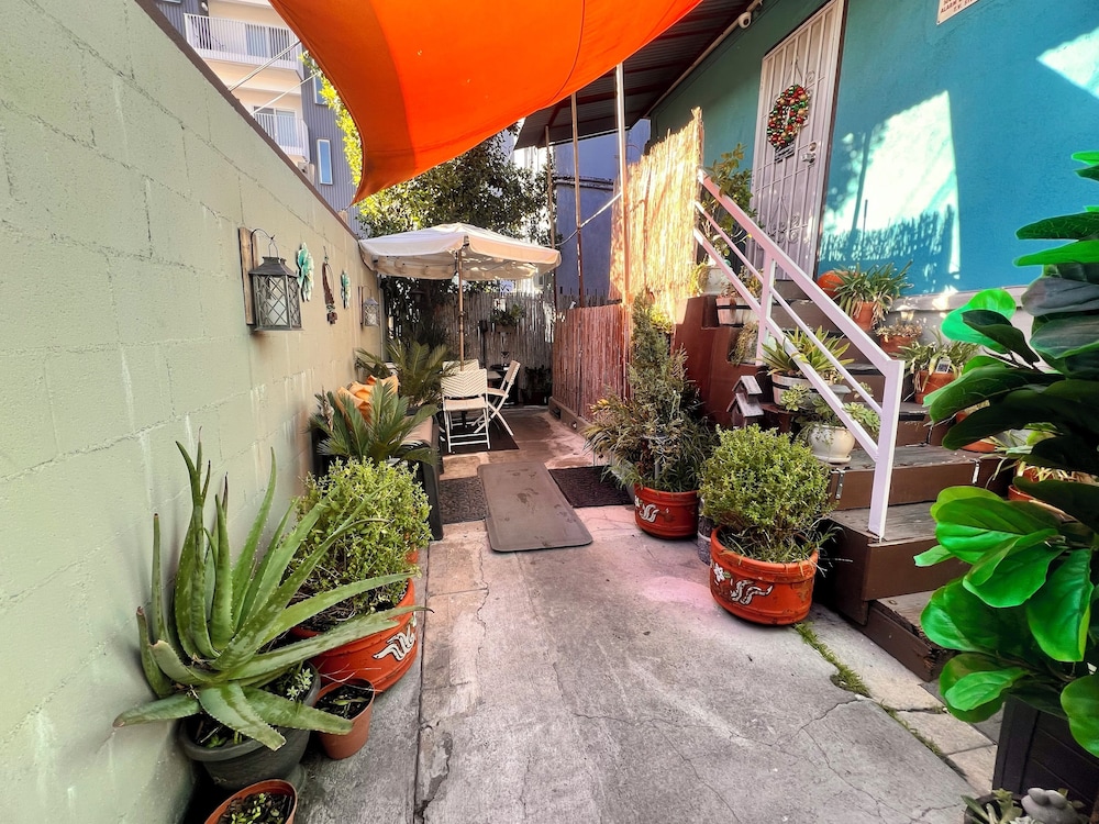 OASIS ROOM RENTAL