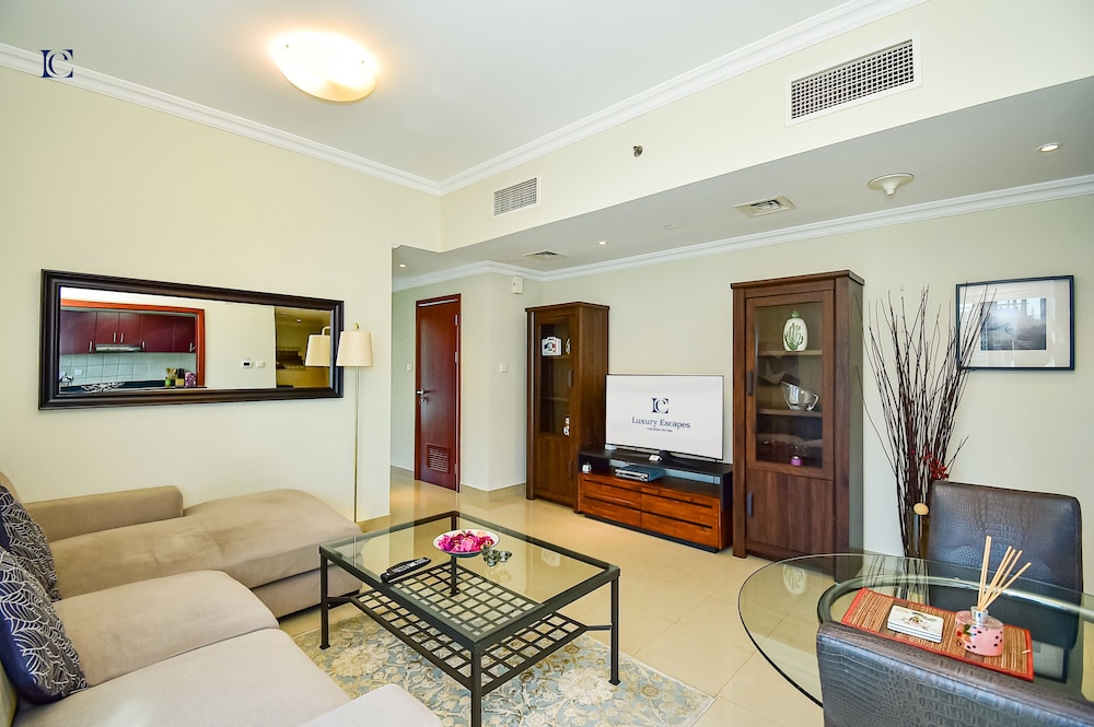 Budget 1BR Apt in Marina  -Time
