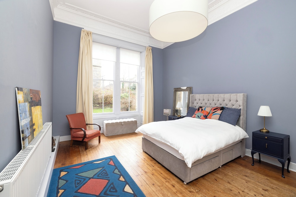 Spacious 2-Bedroom Ground Floor Flat