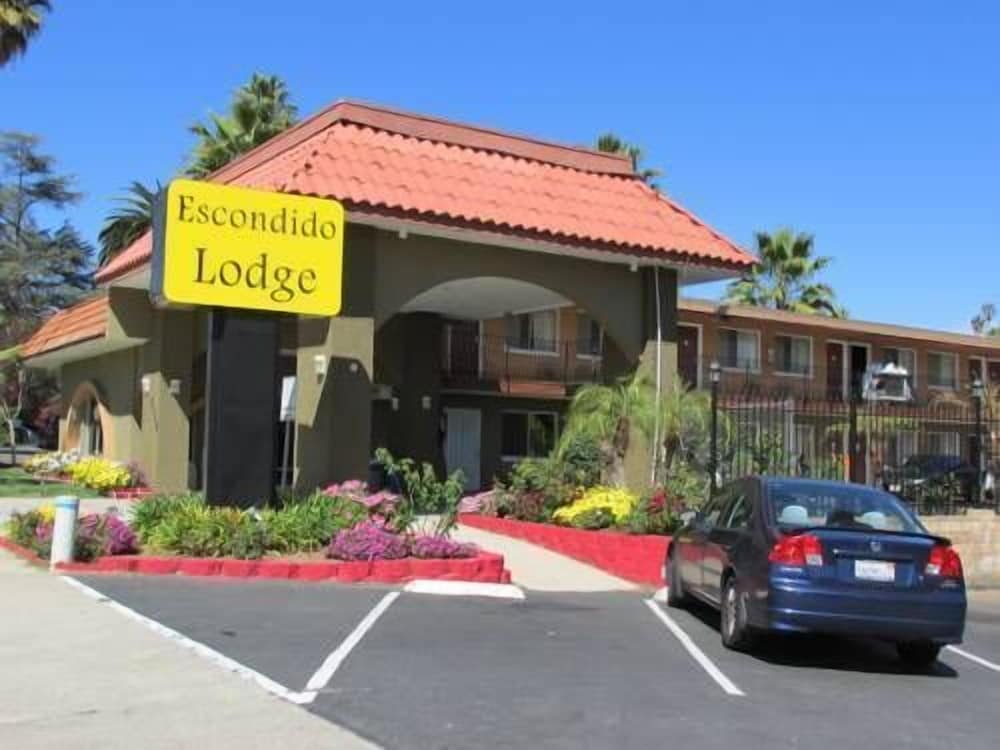 Escondido Lodge - Property Image 3