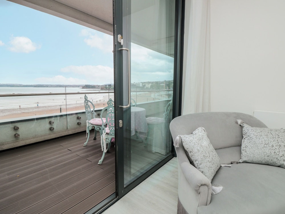 Apartment 20 Summer Place
