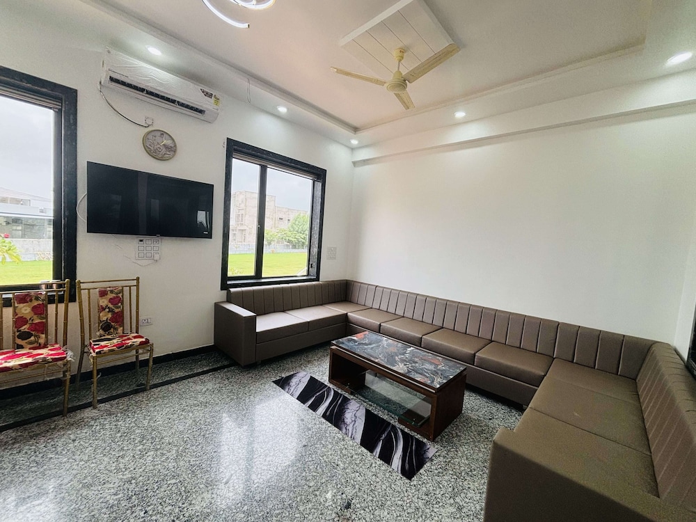 Paras Resort