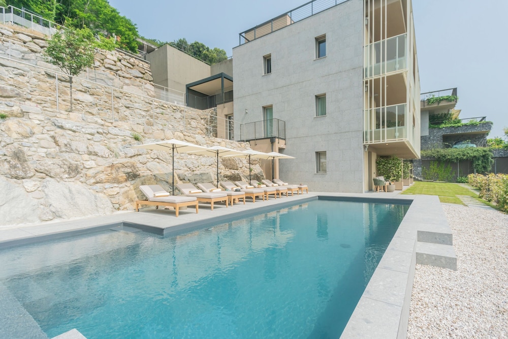 Pureview Luxury Suites, with breakfast & pool by Rent all Como