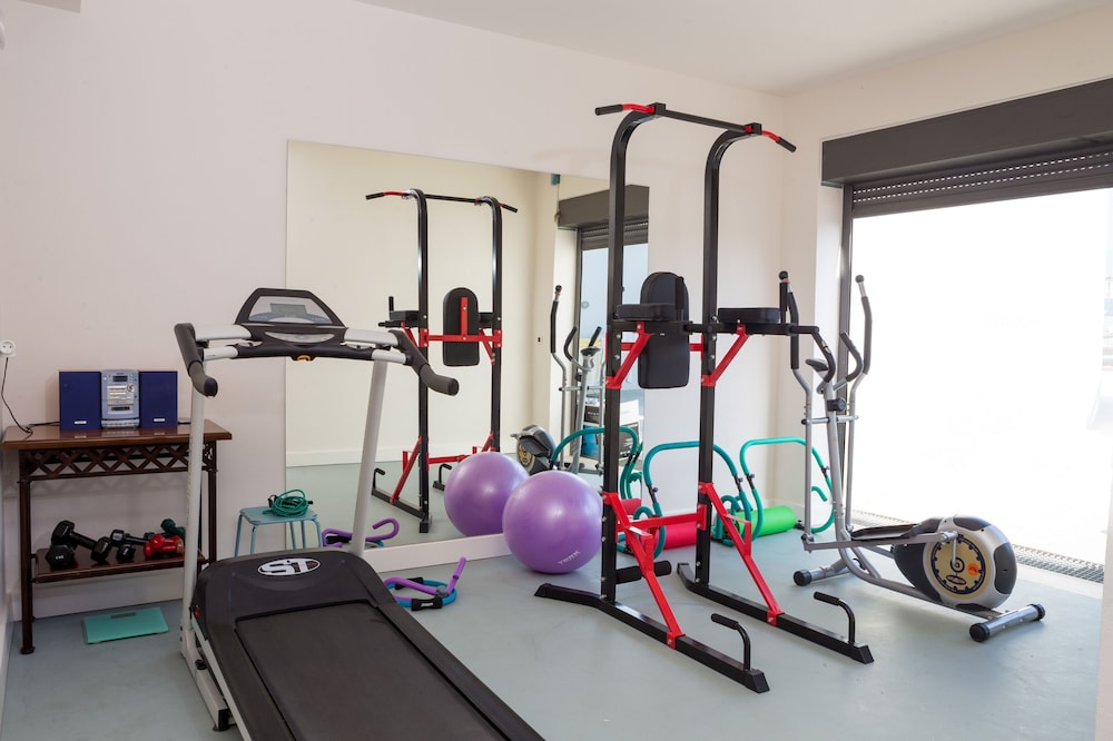Mountainside Villa w Pool gym 500m to the Beach photo 2