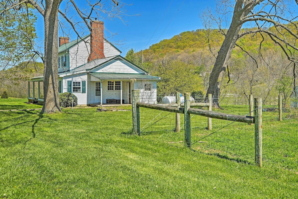 Renovated KY Farmhouse Retreat w/ Pasture Views! view 5