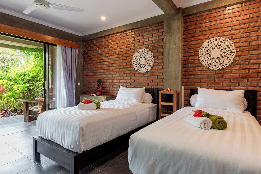 Alamanda Lovina Resort