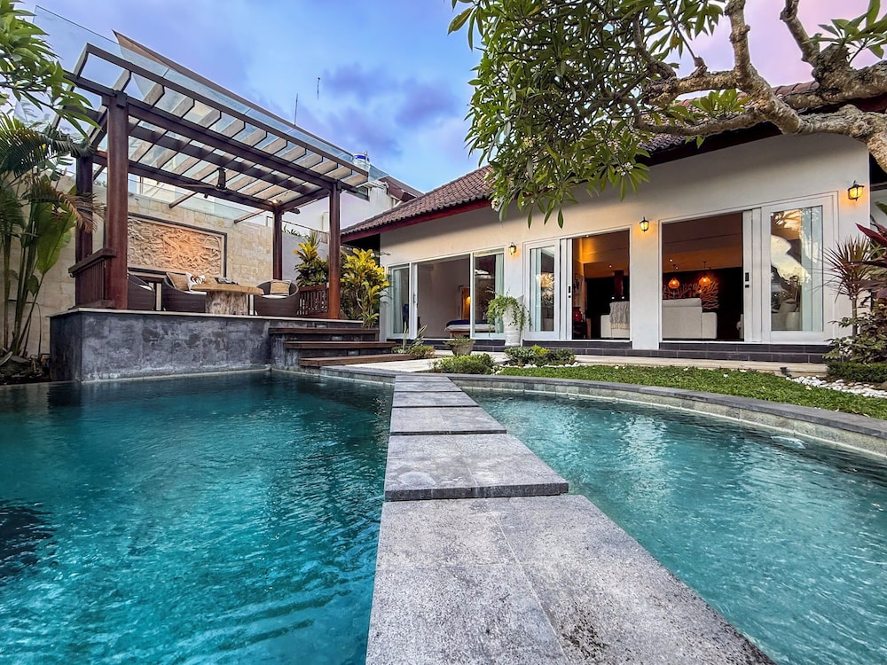 Villa St Calyx by DVH Luxe Retreats 3BR