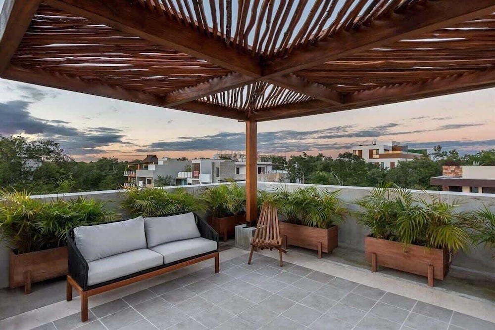 2 BR Great Located Natural Lightning