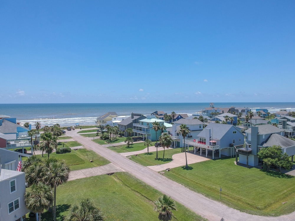 Crab Claw by Ryson Vacation Rentals