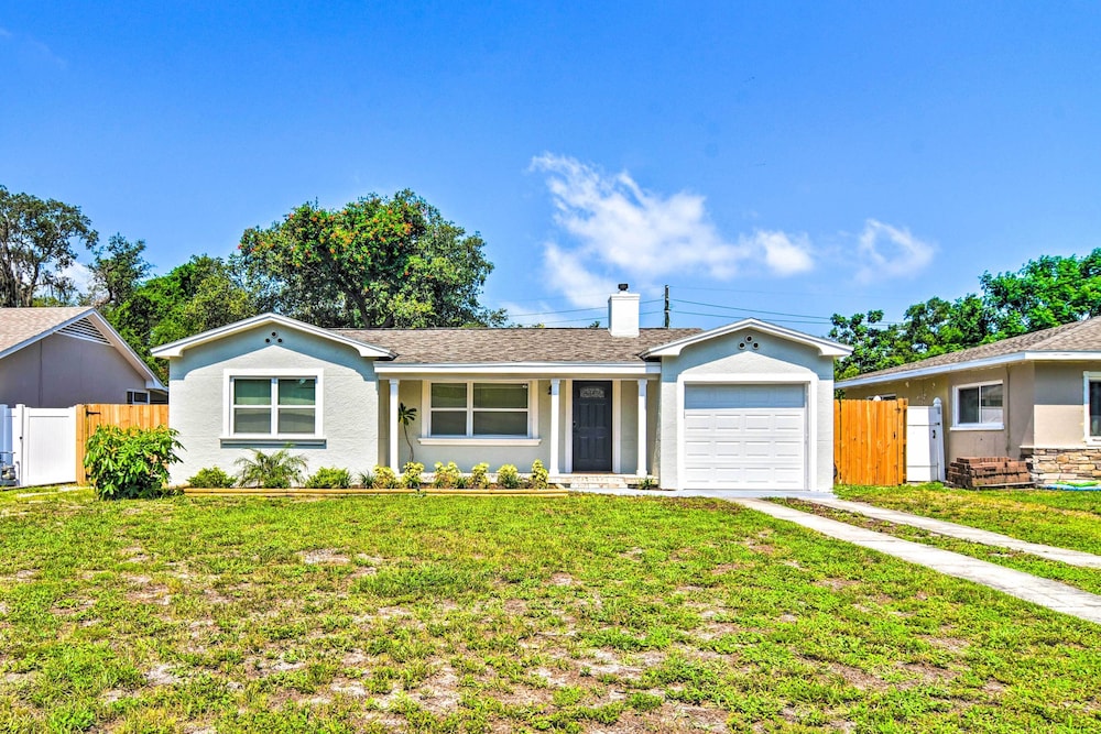 Family-friendly Clearwater Home w/ Game Room!