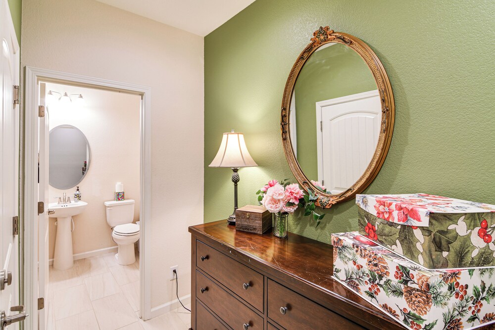 16 Mi to Lake Tahoe: Carson City Townhome