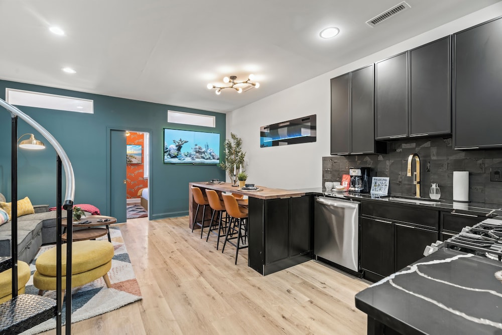 Prime City Condo Parking + Skyline Views