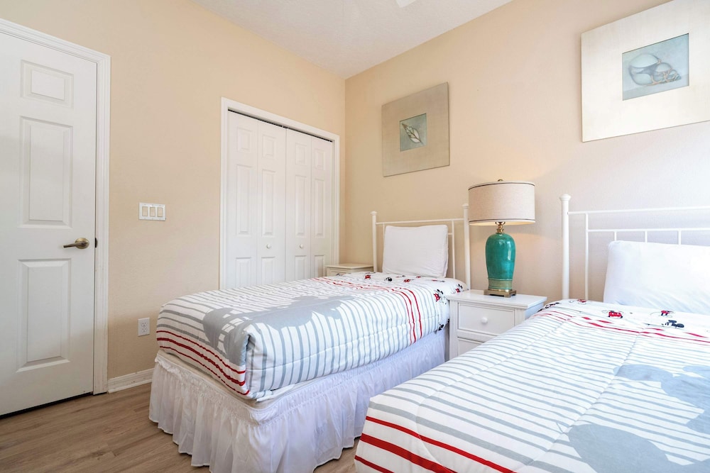 Family Villa w Pool Spa Game Room Near Disney