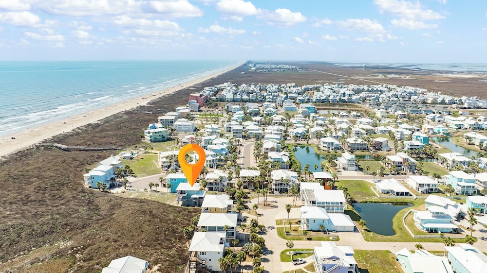 Beach Front Baby Ocean Views, Golf Cart & Pet Friendly!