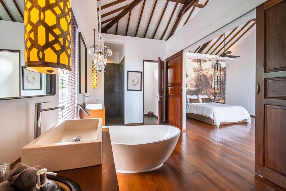 Splendid Private Villa, 4 BR, Canggu With Staff - Image 4