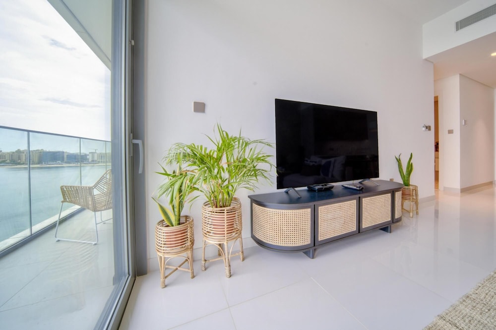 Luxury Sea View Living on Emaar Beachfront