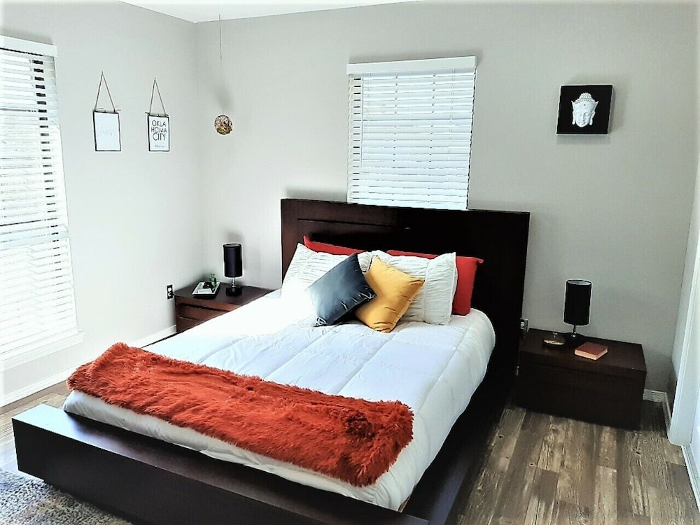 Private Bedroom Suite - Communal House near Integris Private view 5