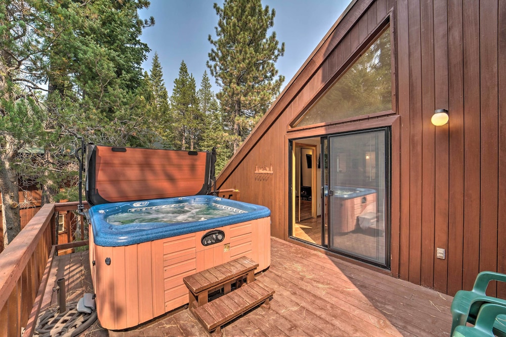 Hot Tub & Deck: Truckee Golf Course Home