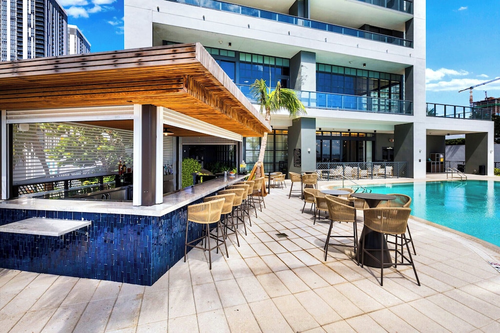 Luxury 49FL Condo with City Views