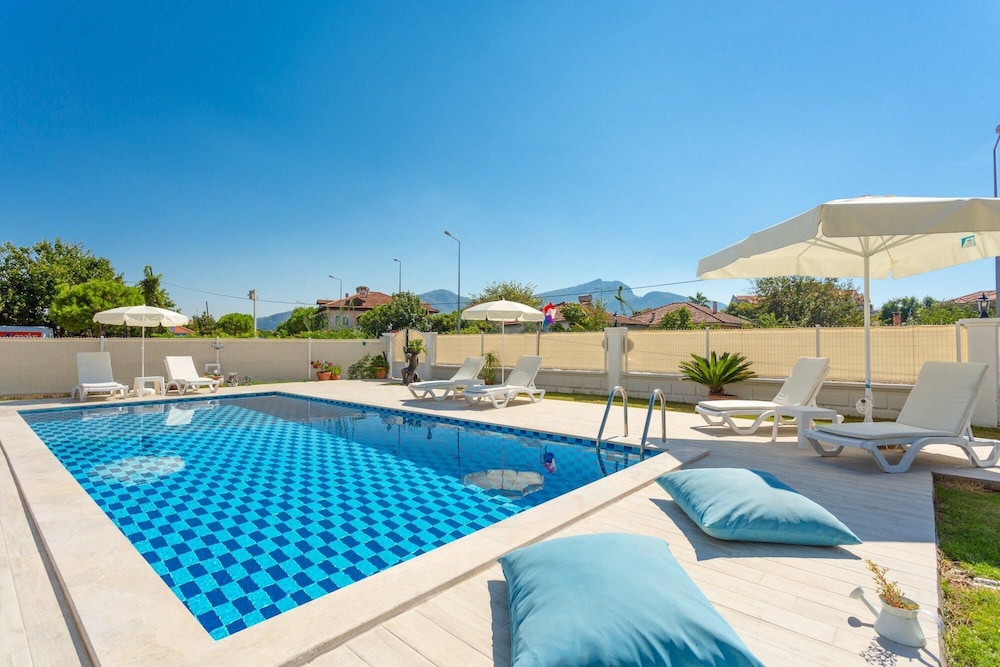 Villa Mina Large Private Pool A C Wifi Car Not Required Eco-friendly - 2834 view 3