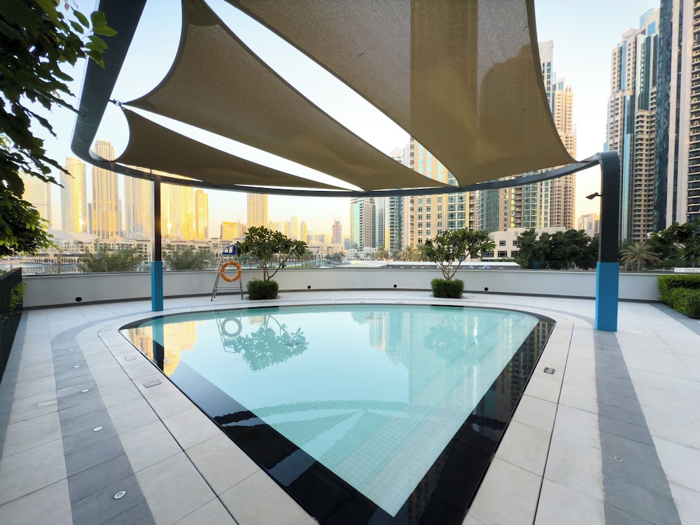 One Lux Stay Grande Signature Residences