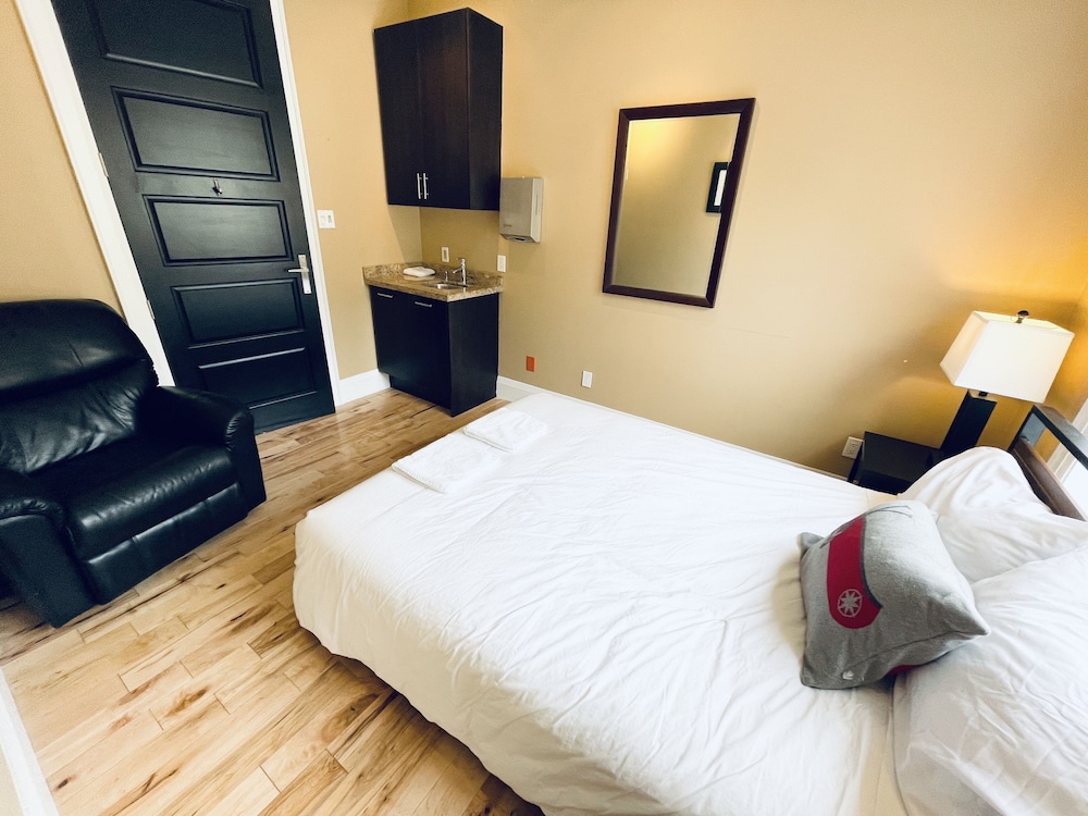 Chic Two Bedroom Downtown Condo-1