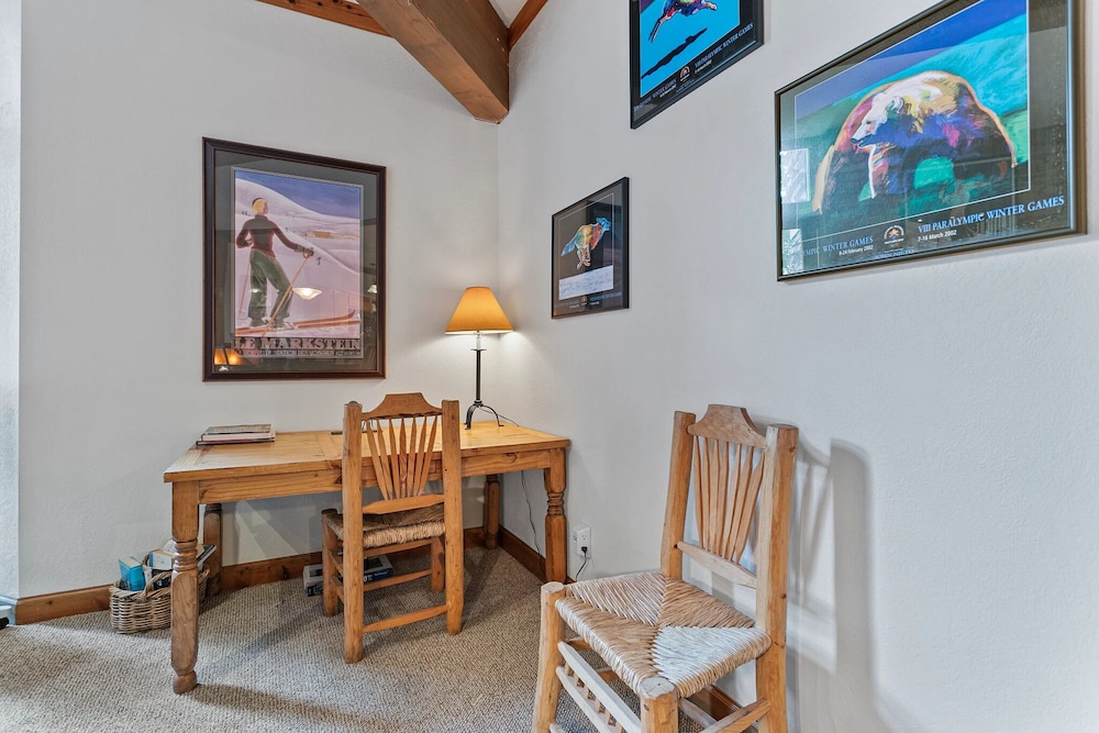 Powder Run at Deer Valley Resort - Two Bedroom Condo with Hot Tub #A12 2 Condo