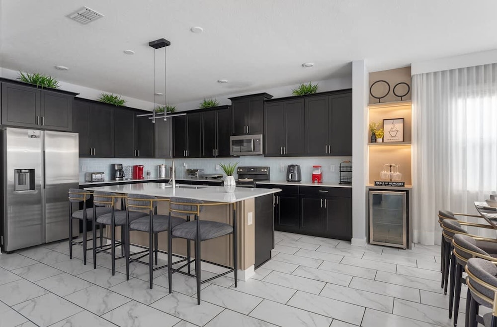 Exclusive Luxe Single Family 6 BR Sl2765