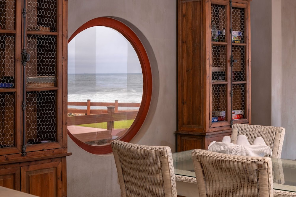 Blue Pearl - situated right on the beach