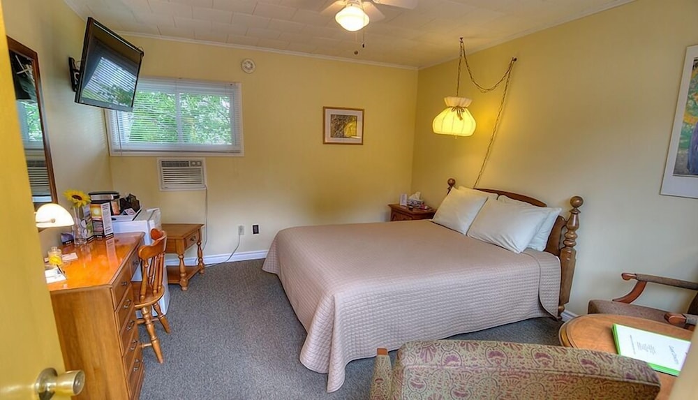 Picket Fence Motel