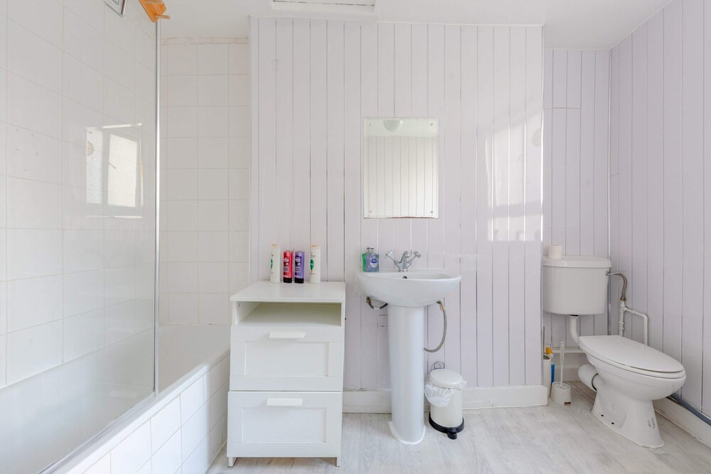 2BD Flat With Private Balcony - Shoreditch