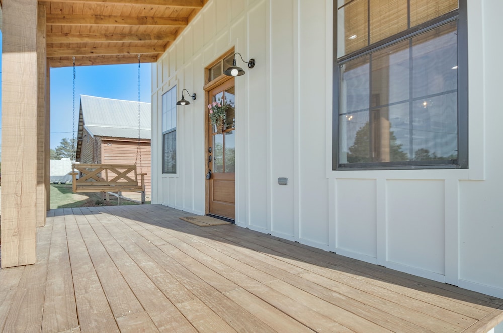 4-acre Plot: Farmhouse-chic Retreat in Forest!